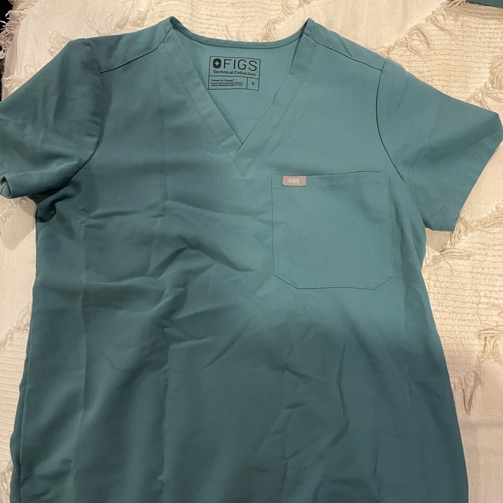 *LIMITED COLOR* Figs Seafoam Green Catarina One Pocket Top Size S